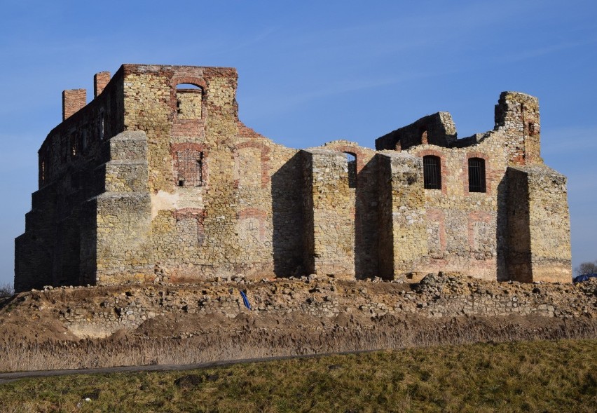 Trwa modernizacja części murów siewierskiego zamku