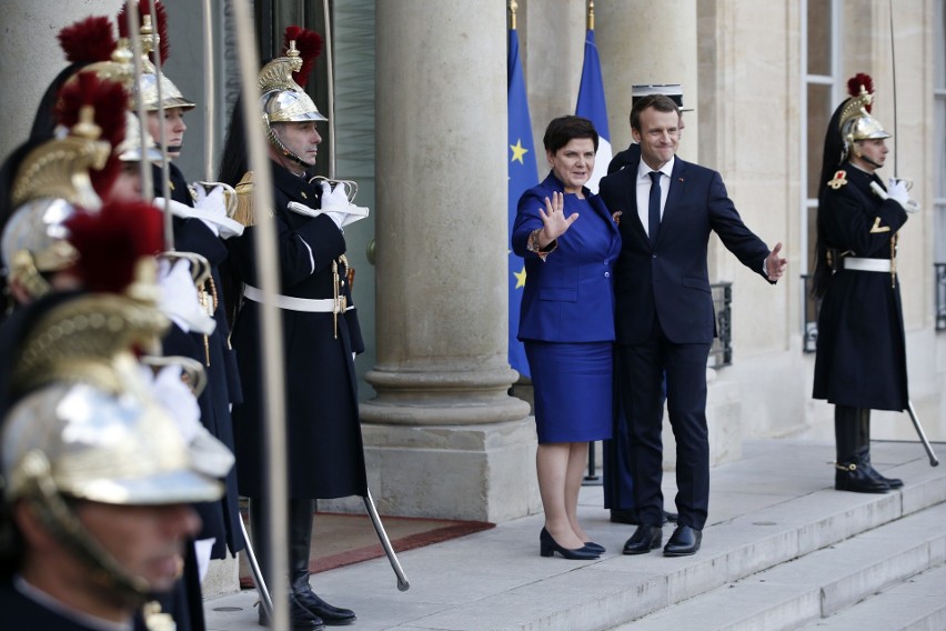 Beata Szydło w Paryżu. Premier Polski rozmawiała z prezydentem Francji Emmanuelem Macronem [ZDJĘCIA]