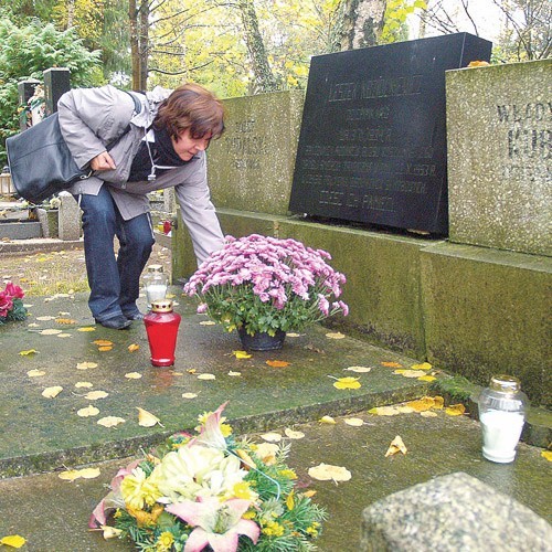 Na grobie dziennikarzy, którzy zginęli w 1953 roku, postawiliśmy kwiaty, zapaliliśmy znicze.