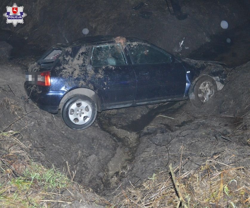 Wypadek w Łowczy. 21-latka zmarła na miejscu, cztery osoby w szpitalu (ZDJĘCIA)