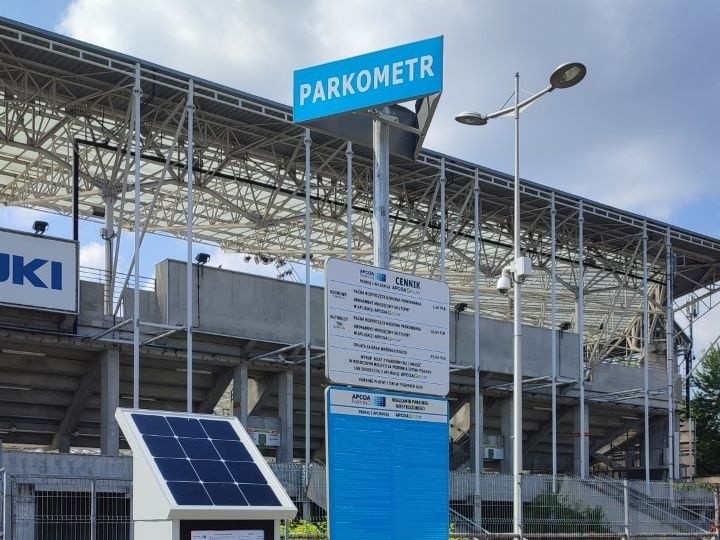 Parking przy Suzuki Arenie w Kielcach od 18 sierpnia jest już płatny. Zobaczcie są koszty za godzinę parkowania i miesięcznego abonamentu