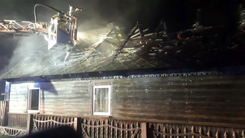 Pożar w Radkowicach w gminie Chęciny. Palił się dom 90-letniej kobiety 