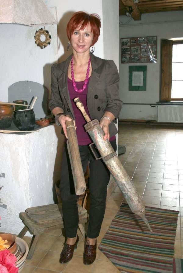 - Drewniane strzykawki służyły w dawnych czasach do...