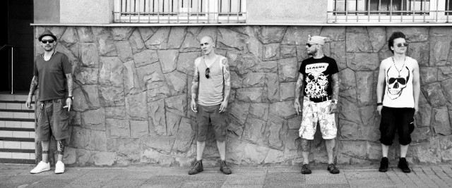 Lipali to rockowa formacja, którą tworzą Tomasz „Lipa” Lipnicki, Adrian „Qlos” Kulik, Łukasz „Luk” Jeleniewski i Roman Bereźnicki.