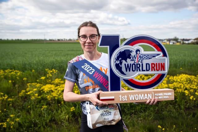 Katarzyna Szkoda z głównym trofeum za globalne zwycięstwo w dziesiątej edycji Wings for Life