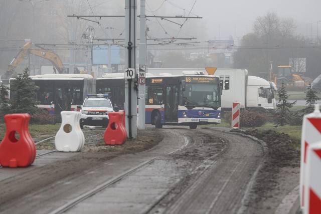 Od poniedziałku (20 listopada) autobusy od ronda Fordońskiego do ronda Toruńskiego poruszają się po moście tramwajowym.