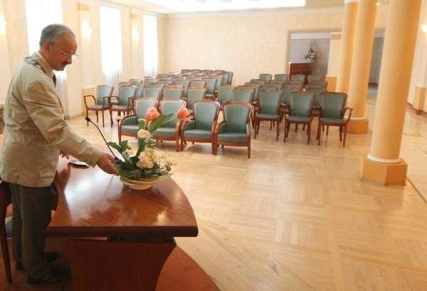 W Kielcach nikt nie zamierza likwidować sali ślubów, bo wciąż udziela się ich dużo - mówi Krzysztof Skuza, kierownik Urzędu Stanu Cywilnego.