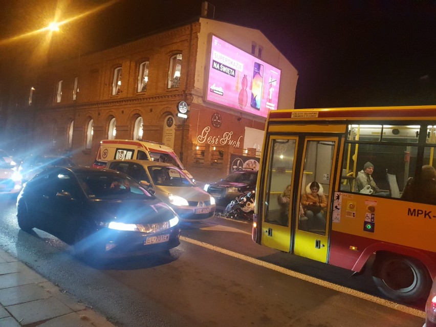 Wypadek motocyklisty na Radwańskiej. Land rover zderzył się z motocyklem. Informacje 18.12.2019