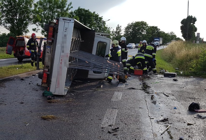 Wypadek na DK 35. Dwie osoby ranne