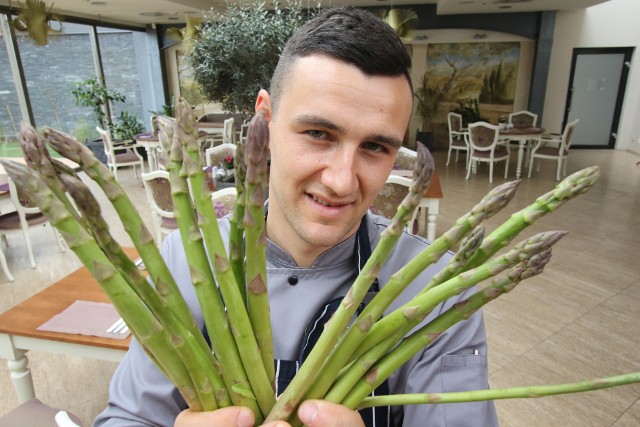 Damian Domagała szef kieleckiej restauracji Oranżeria podkreśla, że szparagi są nie tylko smaczne nie nietuczące, ale też bardzo zdrowe.