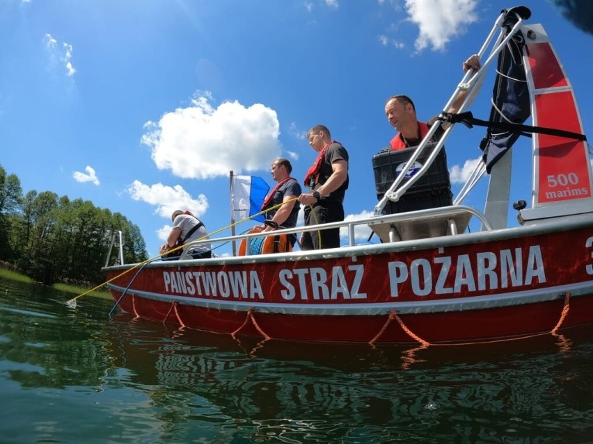 Strażacy ze Specjalistycznej Grupy Ratownictwa Wodno-Nurkowego w Lublinie trenowali nad Jeziorem Białym [ZDJĘCIA]