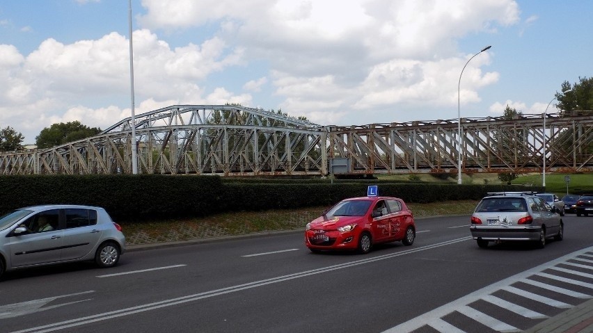 Obecny most kolejowy w centrum Przemyśla od wielu lat domaga...