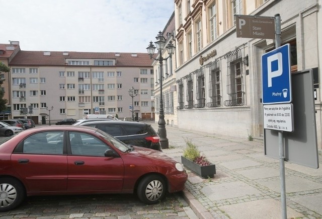 Po roku od unieważnienia uchwały o Strefie Zamieszkania Stare Miasto wciąż nie wiadomo, czy kierowcy odzyskają pieniądze za parkowanie