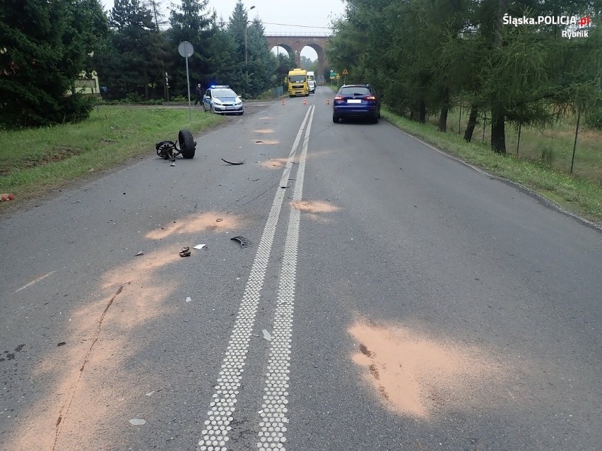 Wypadek na Wielopolskiej w Rybniku. Ranny został 21-letni kierowca. Droga była zablokowana przez dwie godziny