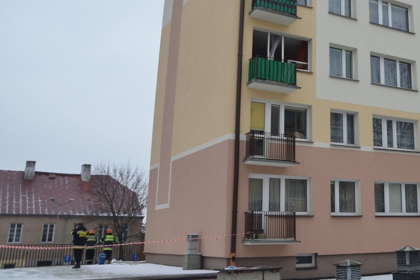 Wybuch butli z gazem zniszczył mieszkanie w bloku