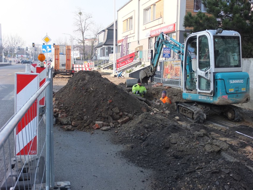 Ulica Niemodlińska wciąż rozkopana, a miała być skończona w...