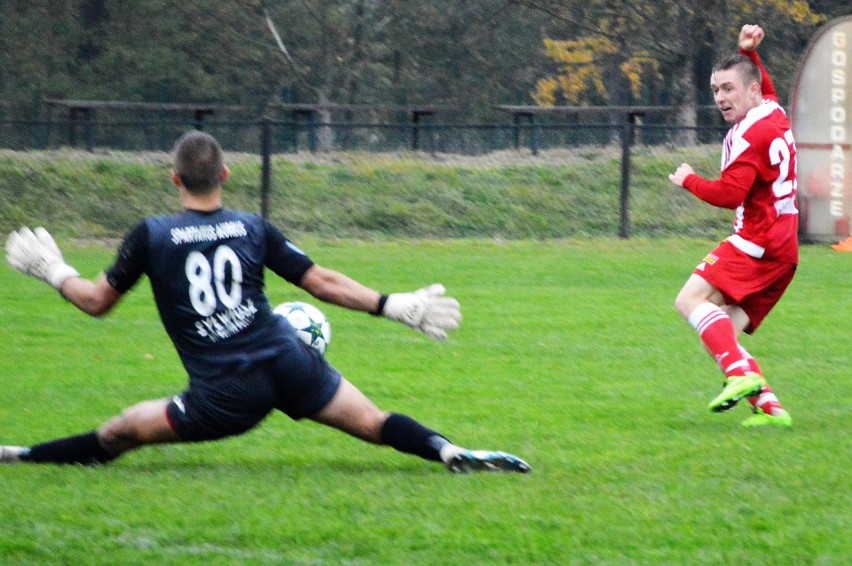 Kamil Kuczak (Soła Oświęcim). Dokładność podań to jego specjalność na boisku, a w kuchni jest mistrzem od przygotowania posiłków