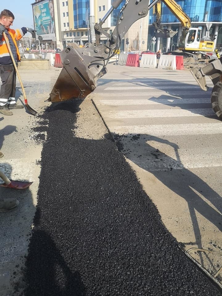 Dziś kładą asfalt na placu Orlat Lwowskich (ZOBACZ)