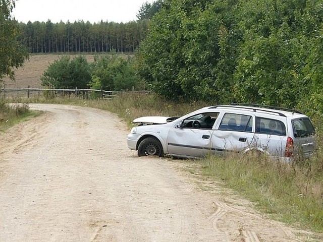 46-latka spowodowała dachowanie opla astra