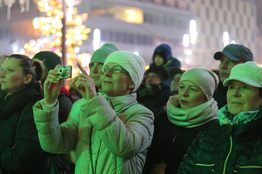 DZieci śpiewają kolędy 2015: koncert na Rynku w Katowicach