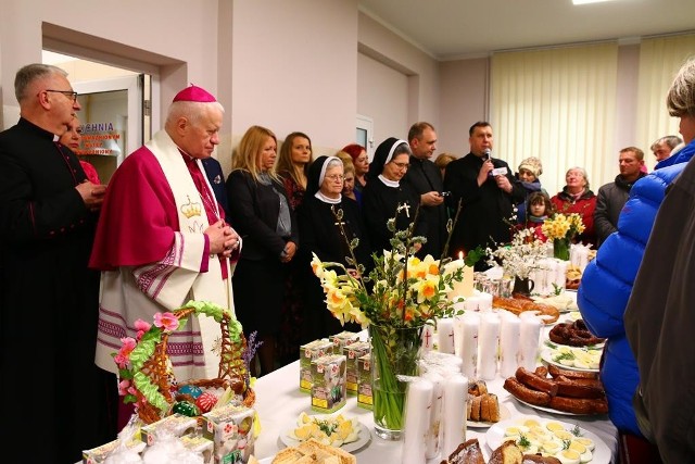 Śniadanie dla ubogich, bezdomnych i samotnych w siedzibie Centrum Charytatywnego Caritas w Przemyślu.