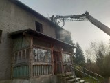 Pożar domu w Kolonowskiem. W budynku przebywało 6 osób, w tym jedno dziecko