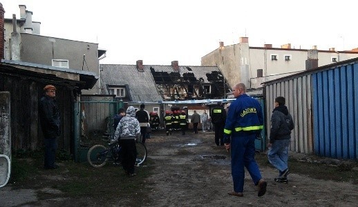 Pożar przy Poznańskiej w Toruniu - budynek do rozbiórki [zdjęcia internautki, nowe informacje, galeria]