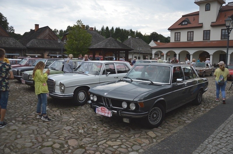 Nowy Sącz. Zlot Pojazdów Retro w Miasteczku Galicyjskim. Zobacz zabytkowe auta [ZDJĘCIA]