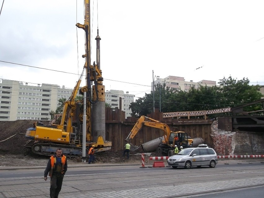 Wrocław: Rozbiórka wiaduktu nad Grabiszyńską weszła w nowy etap (ZDJĘCIA)