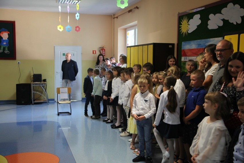 Uczniowie szkół podstawowych w Przysusze w czwartek także rozpoczęli nowy rok szkolny