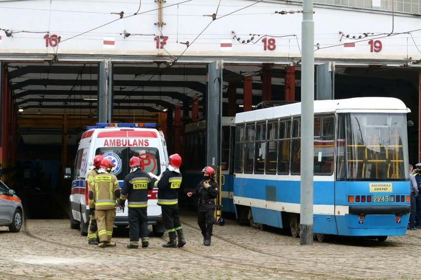 Pracownik MPK wpadł pod tramwaj na terenie zajezdni na...