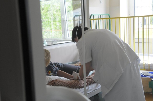 Dziewczynki są leczone w Uniwersyteckim Szpitalu Dziecięcym w Lublinie. Kiedy zostały hospitalizowane 10-latka ważyła 16 kg, 12-latka – 25 kg.