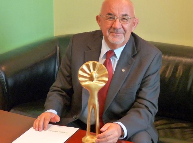 Prezes Nadsańskiego Banku Spółdzielczego w Stalowej Woli Stanisław Kłapeć został uhonorowany Oskarem Spółdzielczości Polskiej 2012