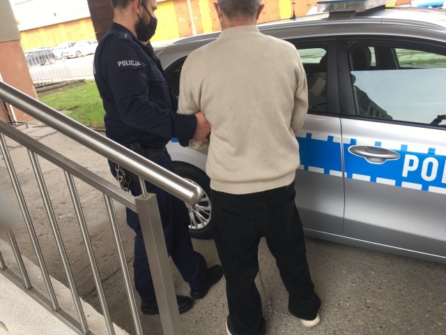Nożownik z Błaszek podejrzany o zabicie żony trafił do aresztu