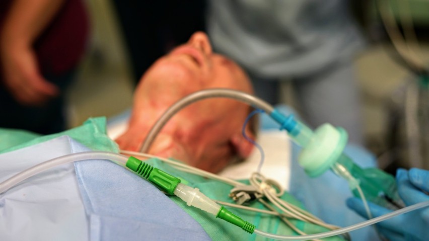 W Klinicznym Szpitalu Wojewódzkim nr 1 w Rzeszowie wszczepiono cztery protezy głosowe [ZDJĘCIA]