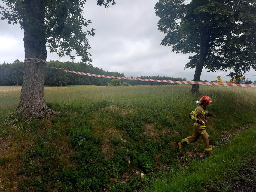 Poważny wypadek na drodze krajowej nr 20 koło Bytowa. Na miejscu Lotnicze Pogotowie Ratunkowe [ZDJĘCIA]