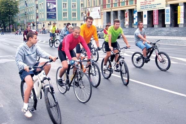 Podczas ubiegłorocznej "Masy krytycznej&#8221; mieleccy rowerzyści zwrócili uwagę władzom miasta, że budowa ścieżek rowerowych jest konieczna.