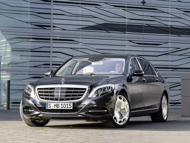 Mercedes-Maybach S600...