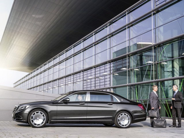 Mercedes-Maybach S600...