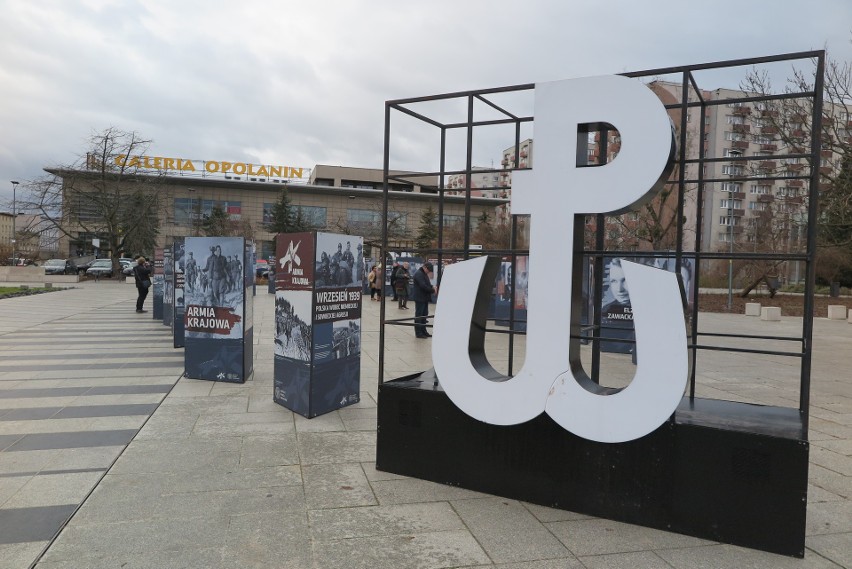 Poznaj historię Armii Krajowej. Wystawa IPN stanęła w centrum Opola