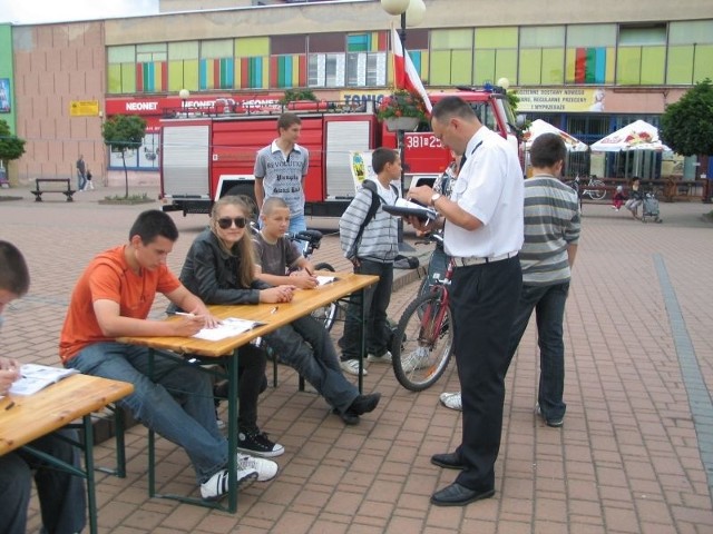 W trakcie pikniku chętni mogli przystąpić do egzaminu na kartę rowerową i motorowerową.