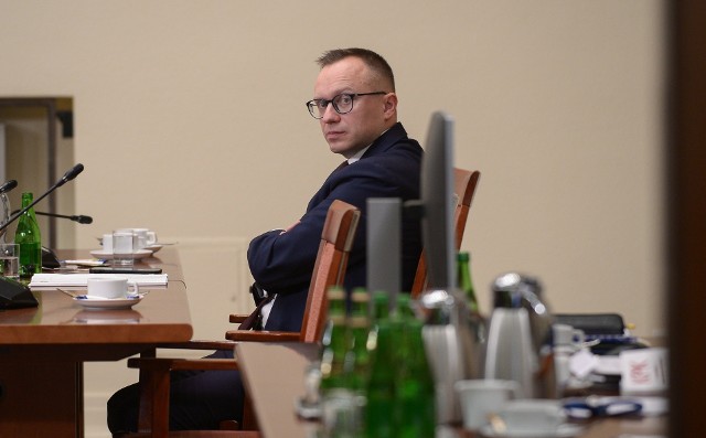 W poniedziałek przed sejmową komisją śledczą ds. wyborów kopertowych odbędzie się konfrontacja świadków – Artura Sobonia oraz byłego wiceprezesa Poczty Polskiej Grzegorza Kurdziela.