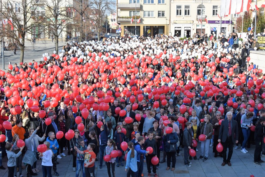 Na stulecie niepodległości biało-czerwona flaga na gorlickim...