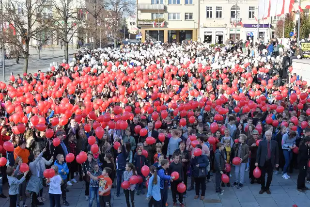 Na stulecie niepodległości biało-czerwona flaga na gorlickim rynku