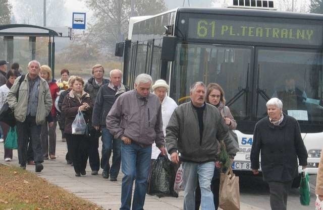 poradnik na Wszystkichporadnik na Wszystkich Świętych - uruchomiono znów specjalna linię z Placu Teatralnego na CCK