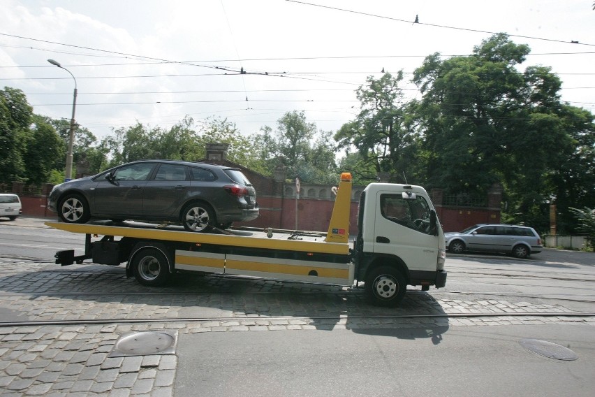 Akcja straży miejskiej. Lawety poszły w ruch przy zoo i ul. Wystawowej (ZDJĘCIA)