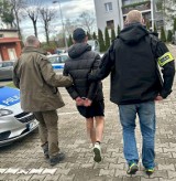 Wypadek między Gnieżdżewem i Łebczem. 27-letni kierowca z powiatu puckiego w areszcie. Jego 17-letnia pasażerka trafiła do szpitala