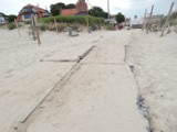 Uwaga na niebezpieczne pręty na plaży w Ustce! Można się zranić 