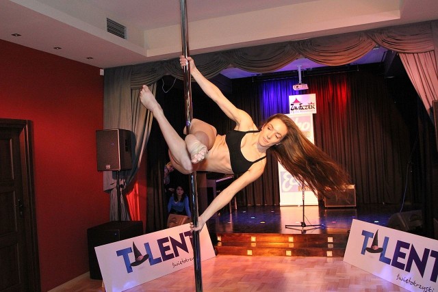 Jury na castingu tańcem pole dance zachwyciła 24-letnia magister ekonomii Marta Janda.