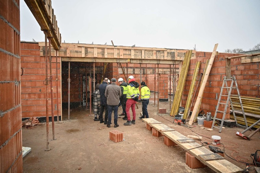 Już widać pierwsze ściany nowego przedszkola w Gnaszynie